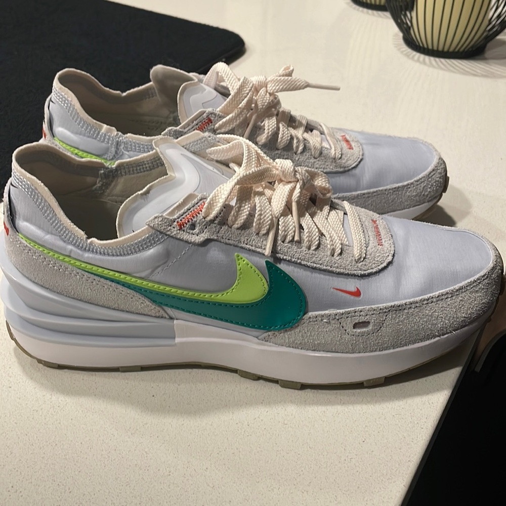 Nike Waffle 1 SE Sneakers for Women and Men Size 9 Women Size